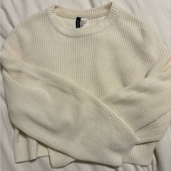 H&M cream cropped knit sweater size small (worn) - Picture 1 of 4
